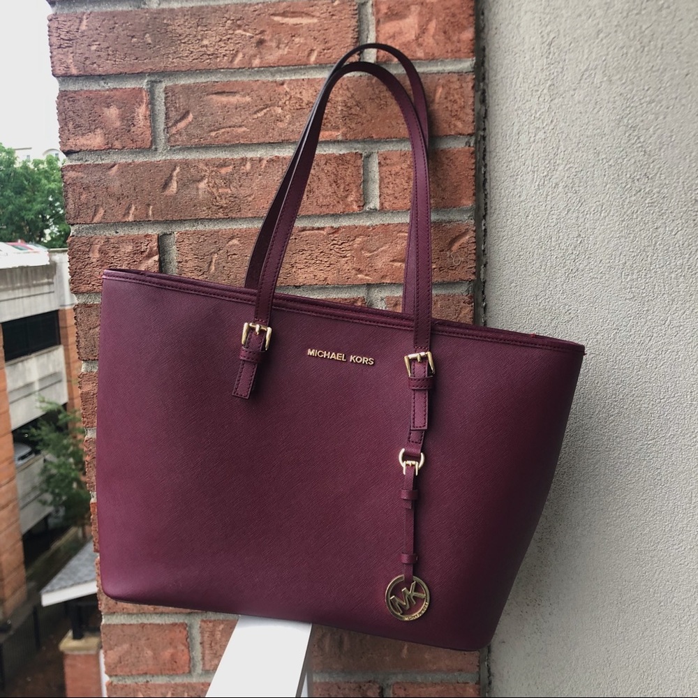 Michael Kors Iconic Jet Set Travel Zip Tote